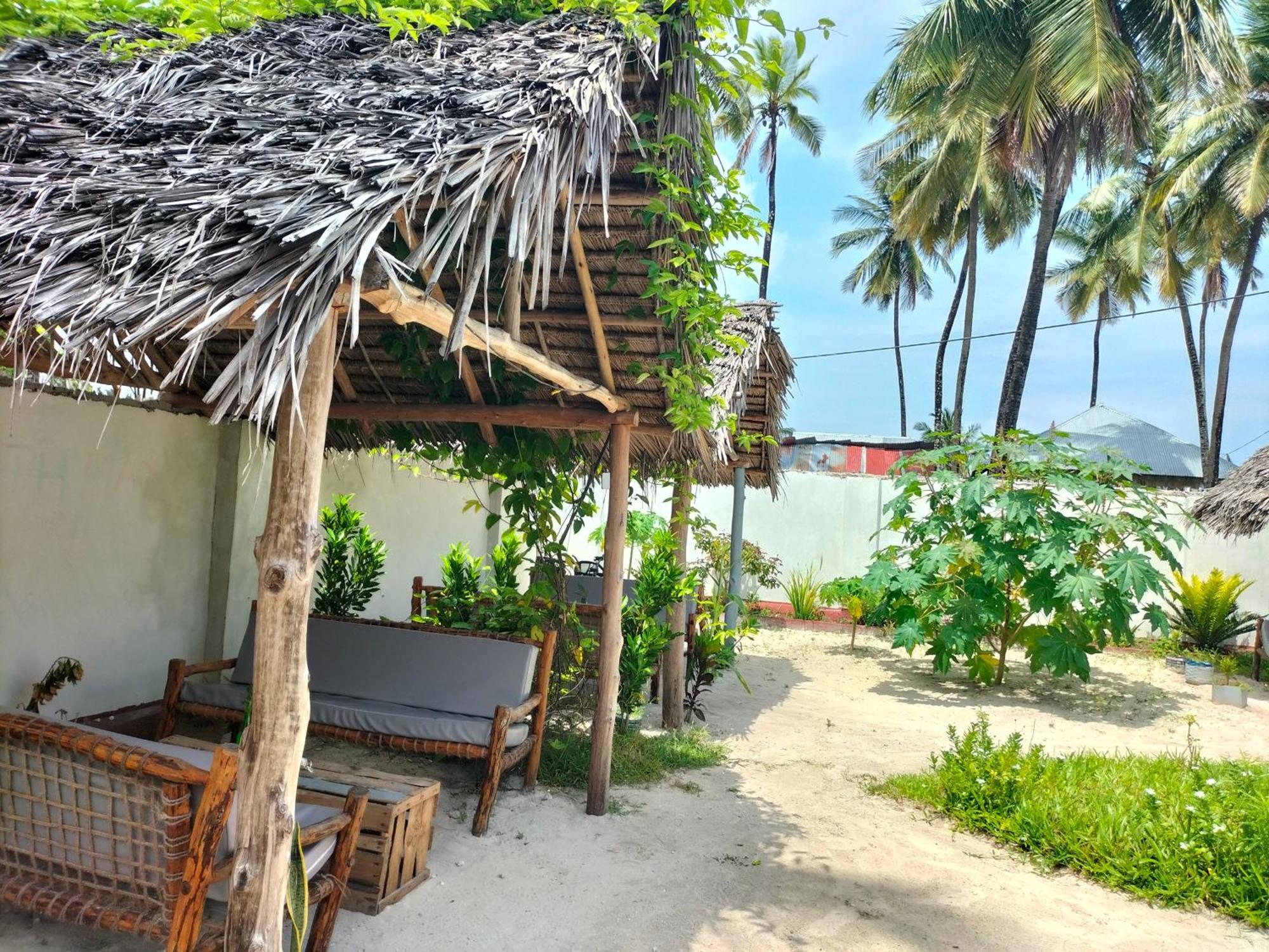 Mambo Leo Hostel Paje Exteriör bild